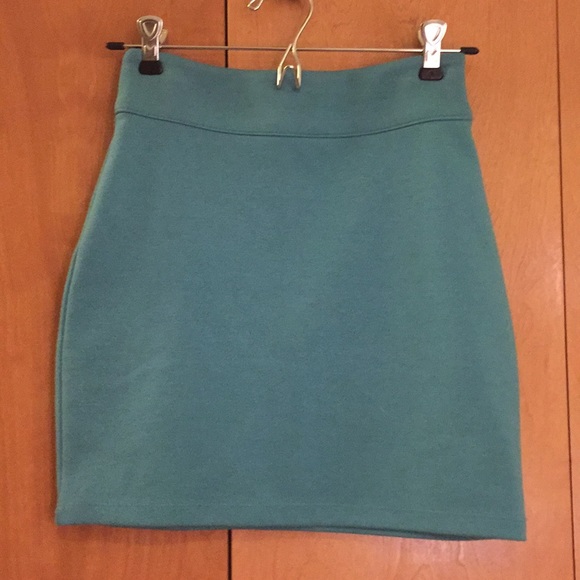 ♻️ DONATING SOON♻️ Silence+Noise Teal Mini Skirt - Picture 3 of 4